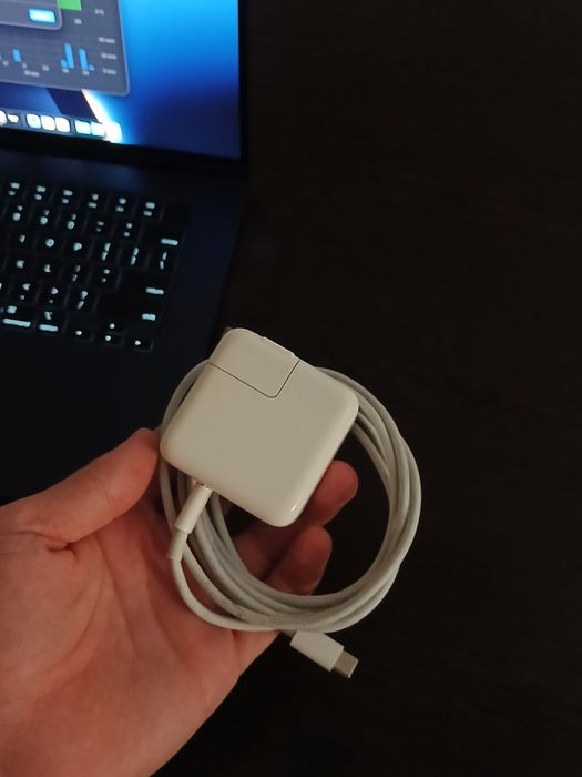 MacBook Air M3 15.3inch Kattasi