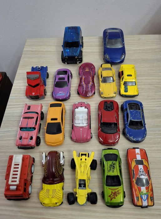 Set 17 masinute din metal/plastic (masina, jucarie, colectie)
