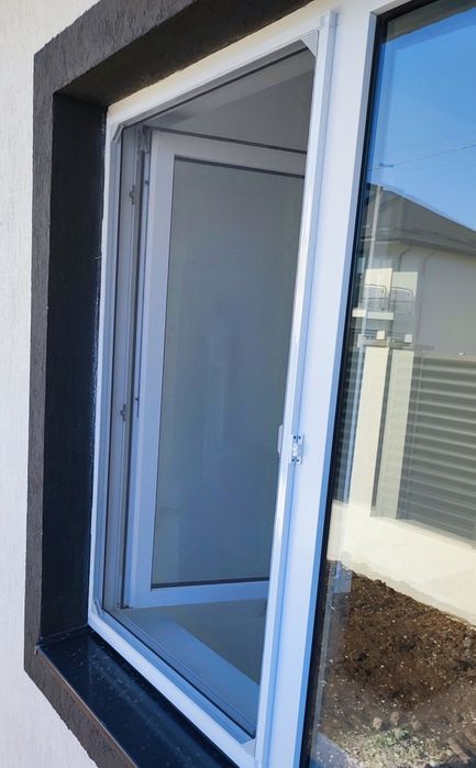 Plase pe balamale Plase contra insectelor