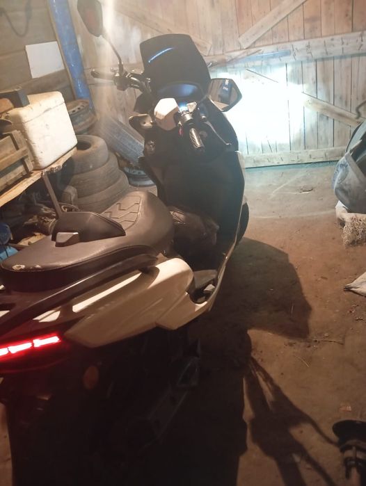 Продам скутер макси 150