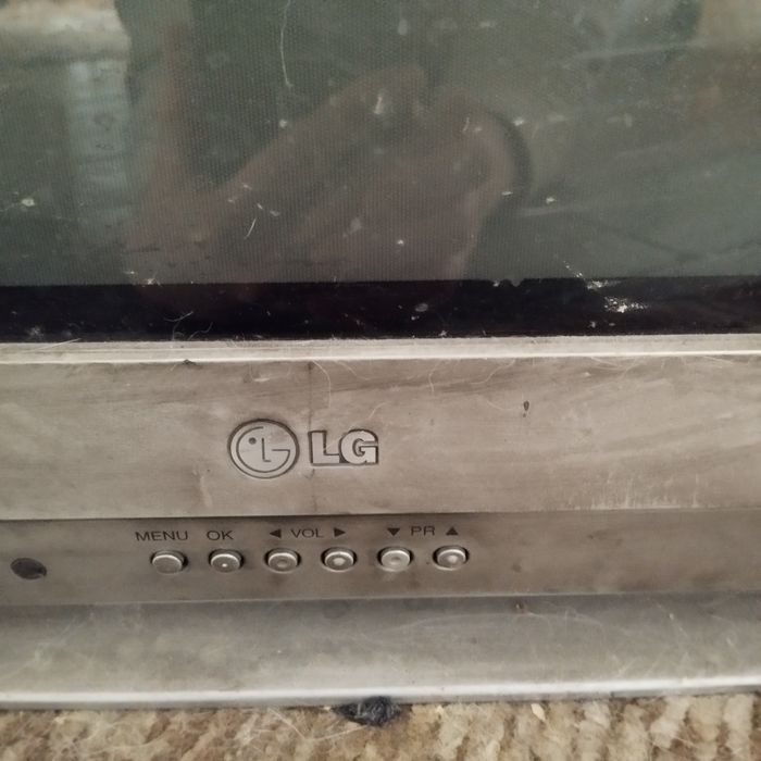 Продаю телевизор LG