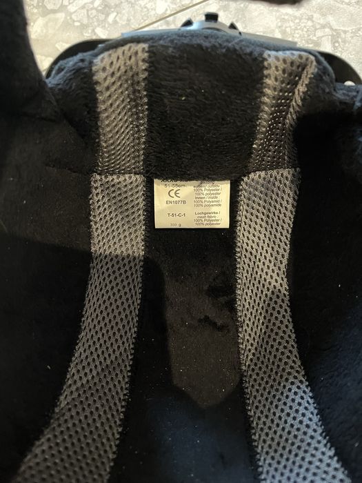 Детска ски каска UVEX