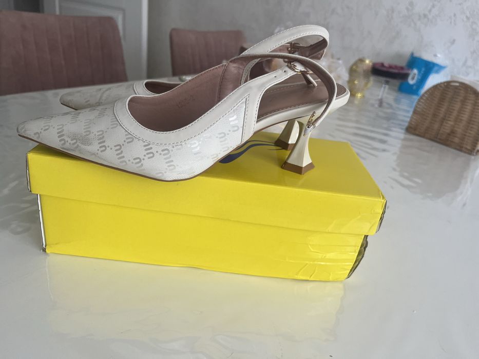 Босоножки модные удобные стильные