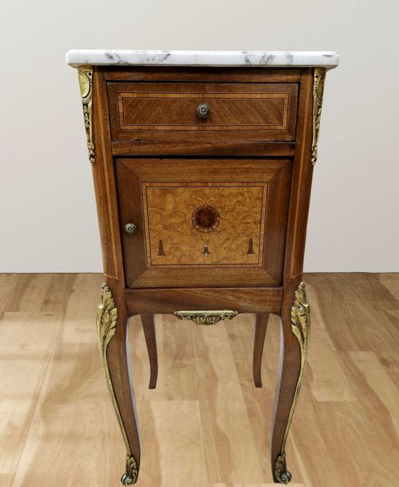 Махагонова френска спалня с два броя нощни шкафчета в стил "ЛУИ XVI"