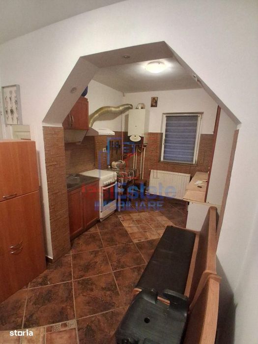 Apartament cu 4 camere la parter - zona Galata