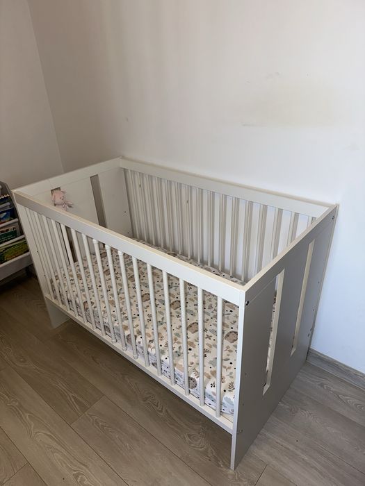 Set patut bebe lemn, saltea cocos 120×60, 2x protectii impermeabile, 2x lenjerii pătut