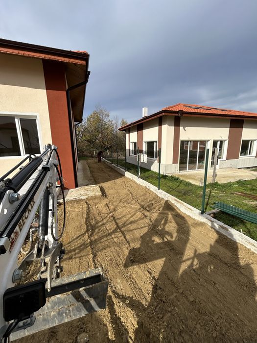 Изкопни услуги с мини багер