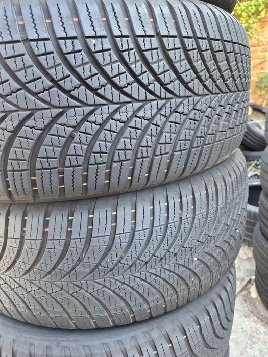 4бр. 235 50 19 Goodyear всесезонни.