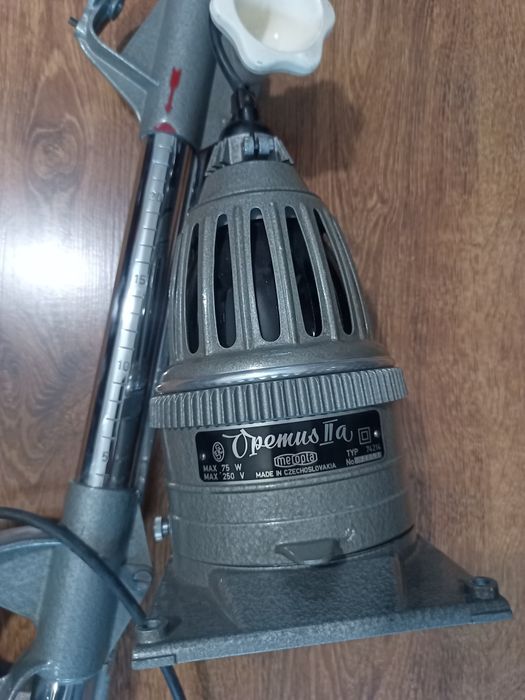 Ретро дизайн в действие: Използване на Opemus IIa за работно осветлени