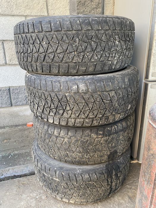 Алдында геликте тұрған все сезонки