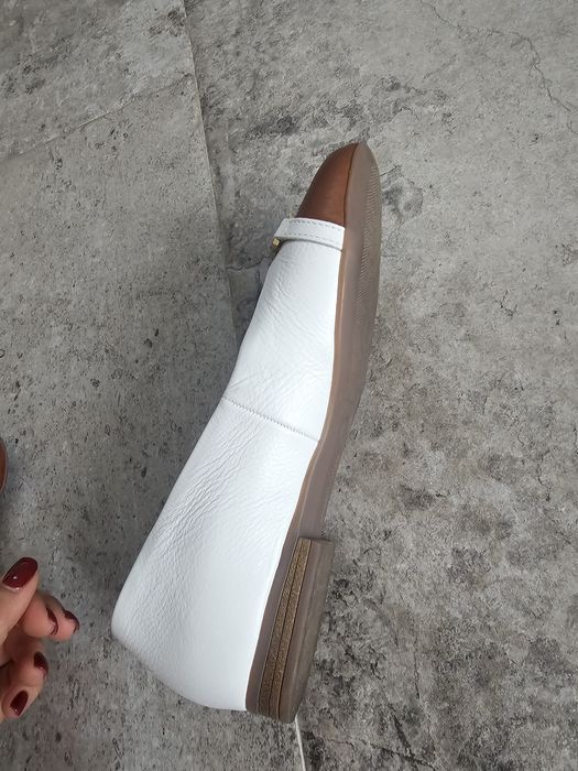 Продавам дамски обувки Ara