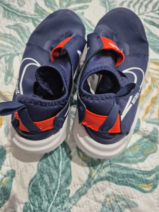 vând adidasi Nike marimea 39 pt baieti