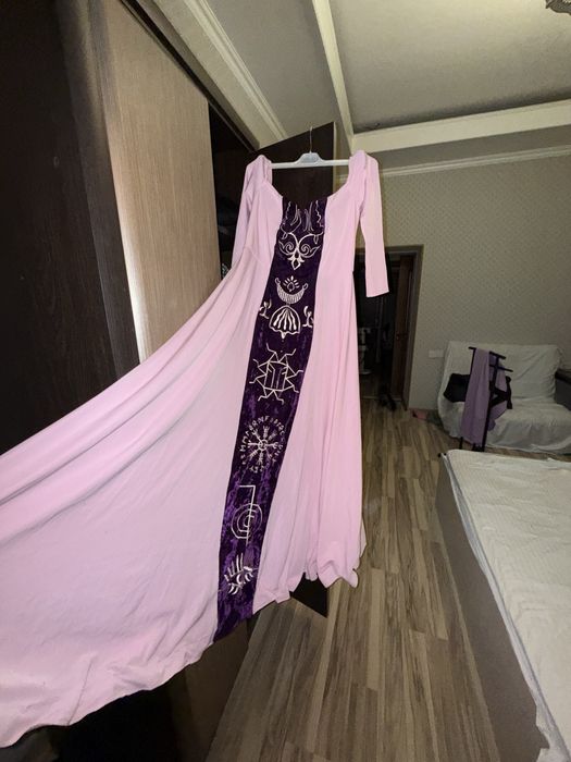 Платья женственные брендвые