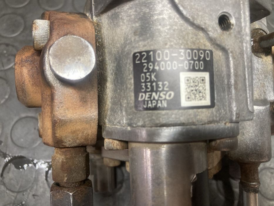 Горивна помпа за тойота хайлукс/toyota hilux 3.0D4D 163кс 05-09г DENSO 22100–30090