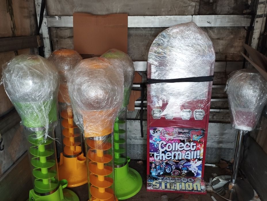 Детски топчета и татоировки