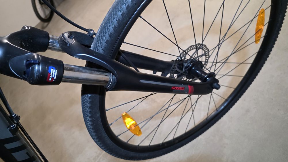 Vând bicicleta Specialized CrossTrail