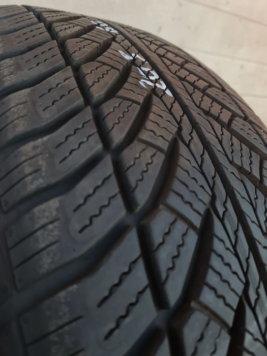 Зимни гуми 4 броя. GOODYEAR UltraGrip8 205 65 R16 дот 4123