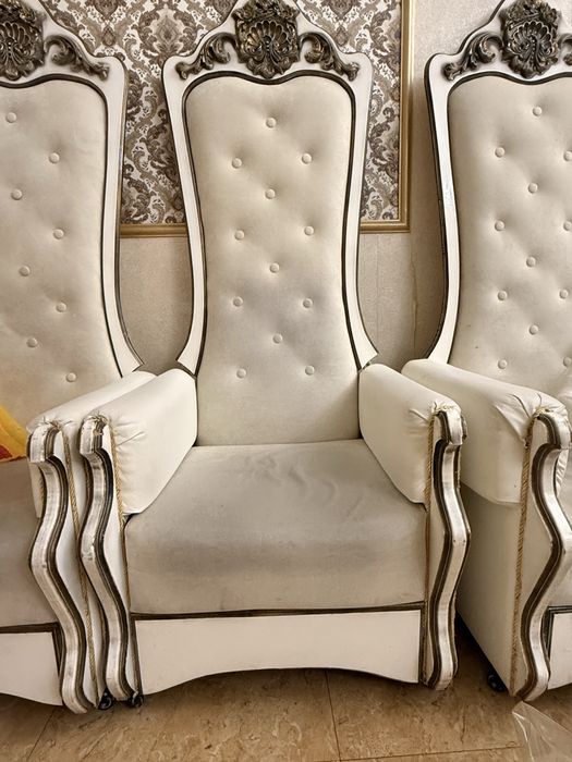 Продам троны, шкаф и стол