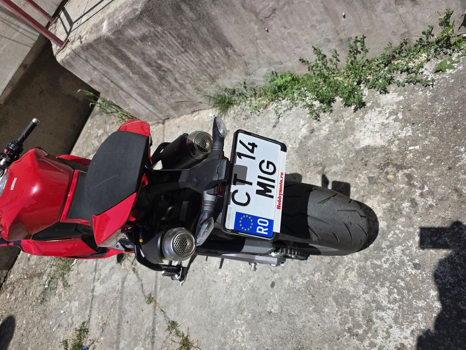 Ducati V2 2025,1680km,3 ani garanție, 16000 euro