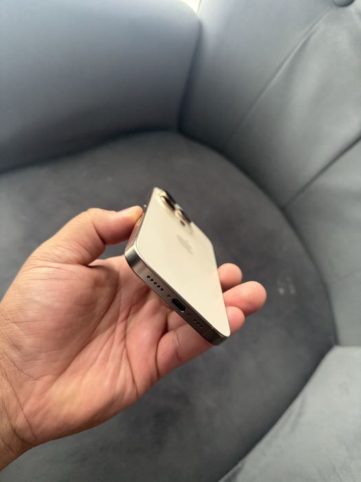 Apple Iphone 16 Pro , Gold , 256GB , Pentru Piese .