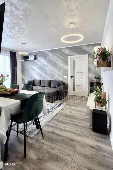 Apartament 3 camere de vanzare in Floresti