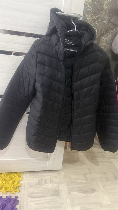 Продам разные осенние,зимние куртки