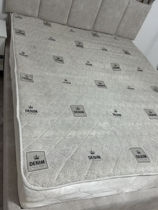 Двухспальный матрас продается срочно с связи переездом