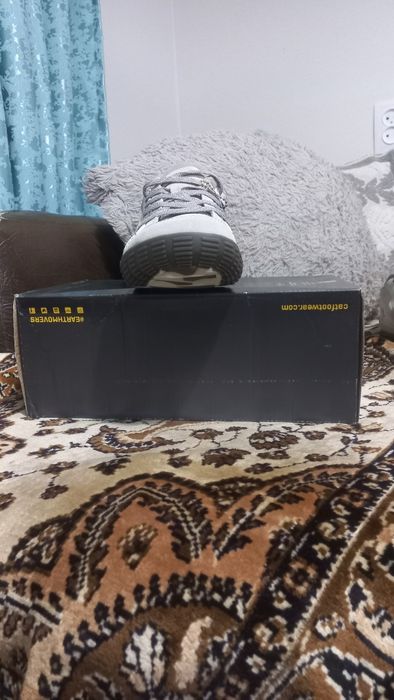 Продам кросовки , новые Катерпиллер, размер - 43, белые