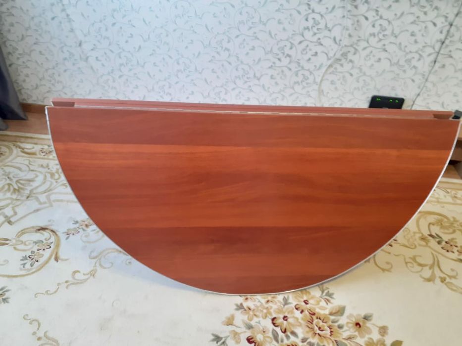 Стол круглый низкий