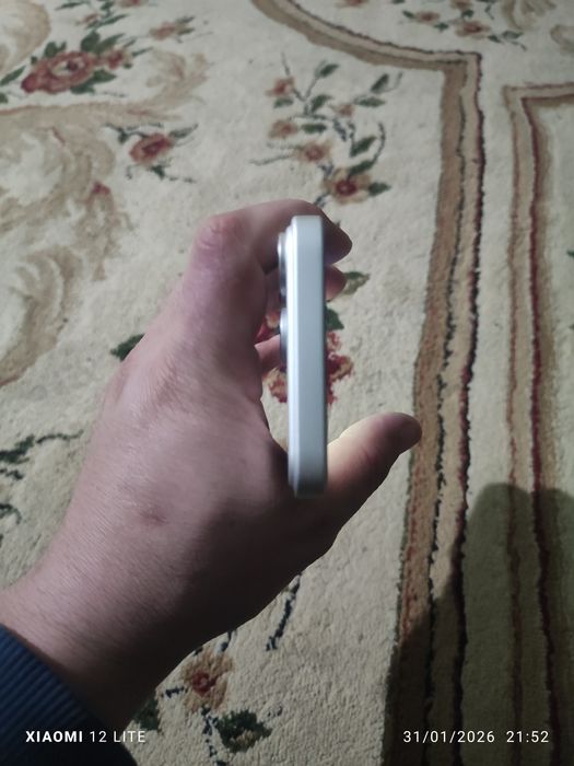 Ayfon 11 64 tali sotilad