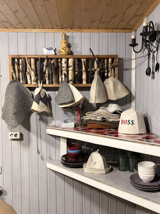 Баня на дровах классная жаркая . У нас чисто и уютно . Семейная