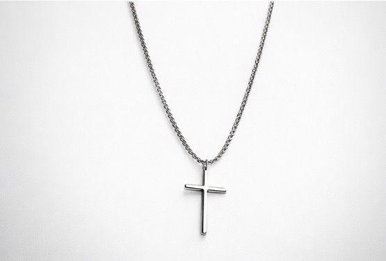 Синджир с кръст - моден аксесоар