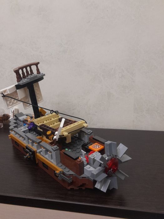 Продаётся Лего корабль с пиратами