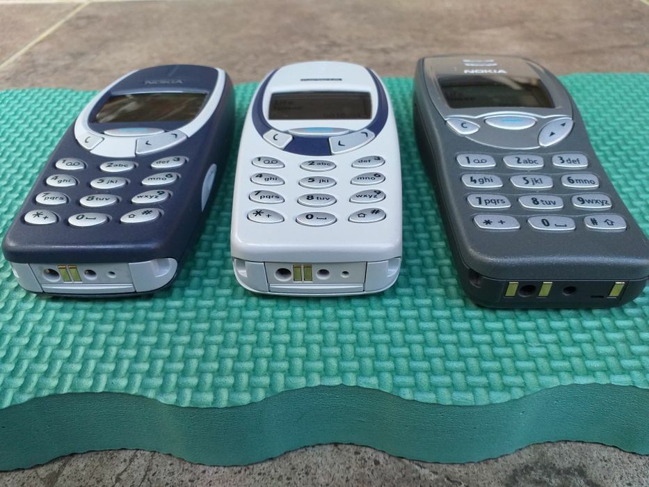 Nokia 3310,3210 din anul 2000