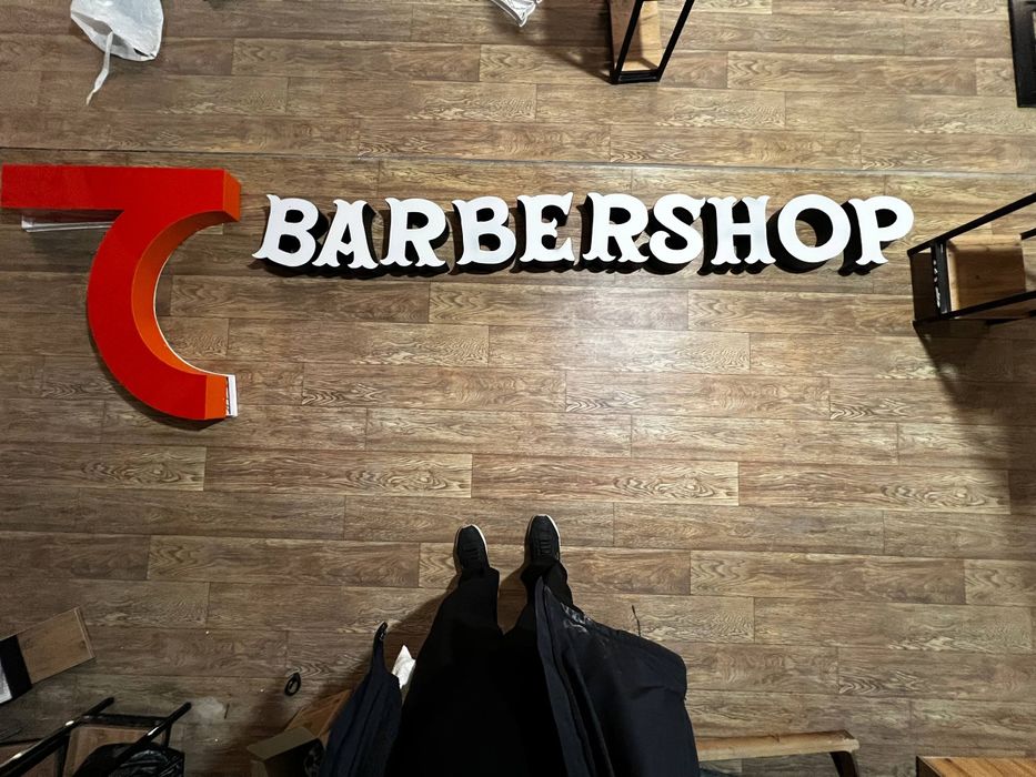 "BARBERSHOP" hajmli harflar sotiladi