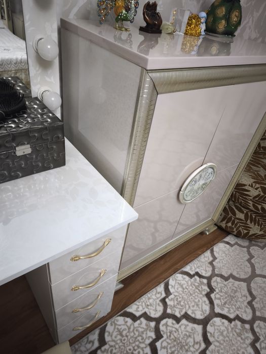 Продам спальный гарнитур бу