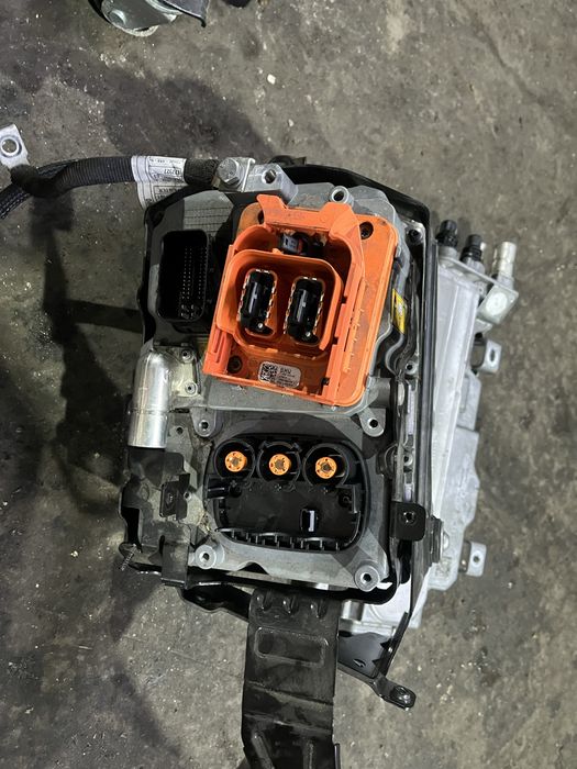 Батерия/инвертор бмв 5 г30/31 530е 184 ( bateriq/invertor bmw g30 530e