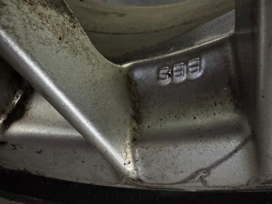 Продам зимние оригинальные Шины