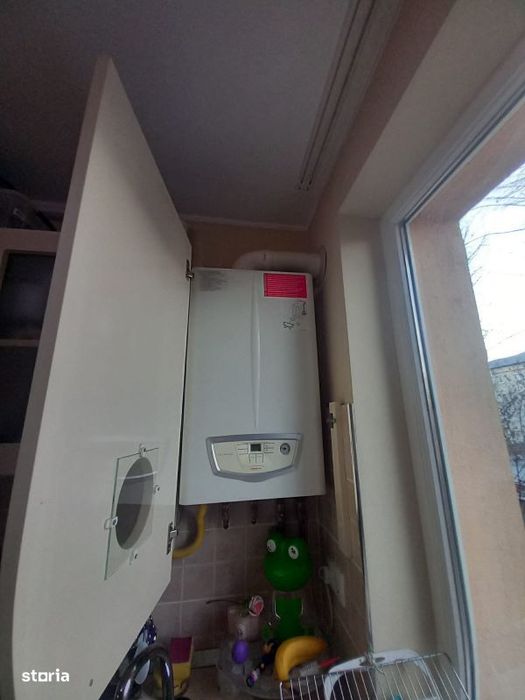 Reducere de pret!! G. Cosbuc - zona Scolii N. Iorga, 2 camere, etaj 2!