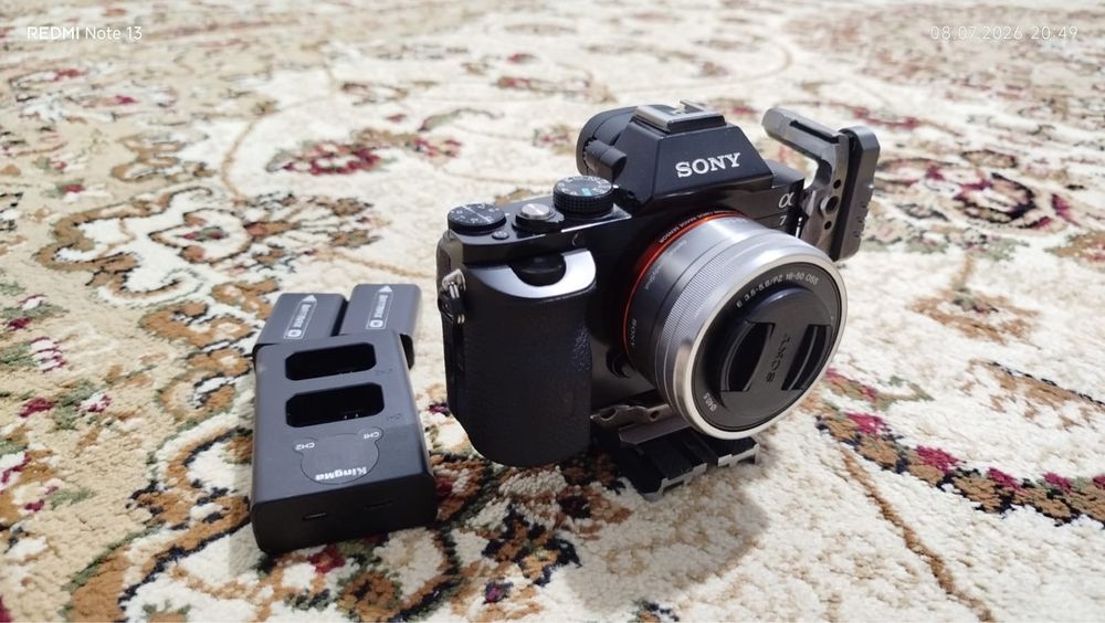 Sony a 7 есть два батерейка