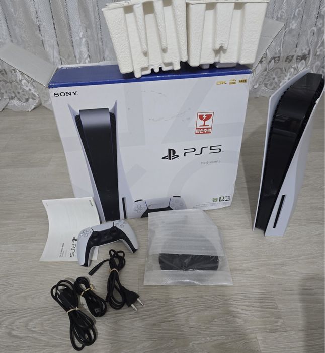 Продам плейстейшин 5 срочно