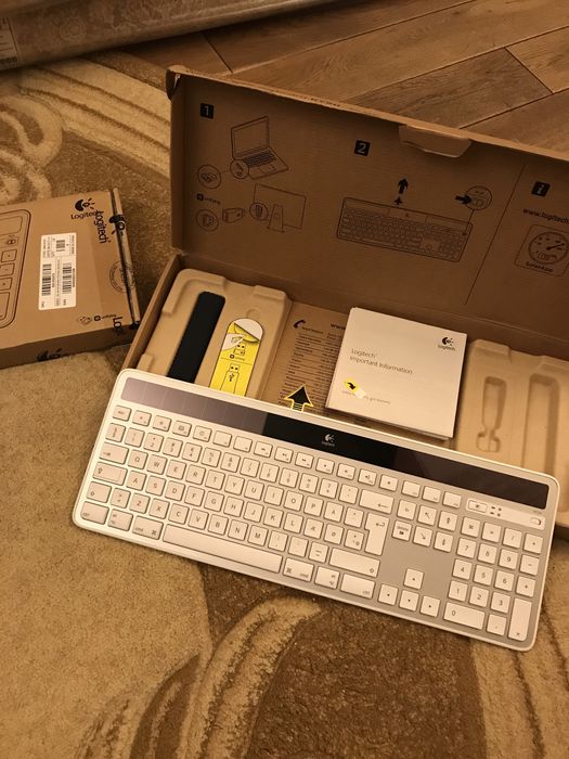 Tastatura logitech K750 noua sigilata..