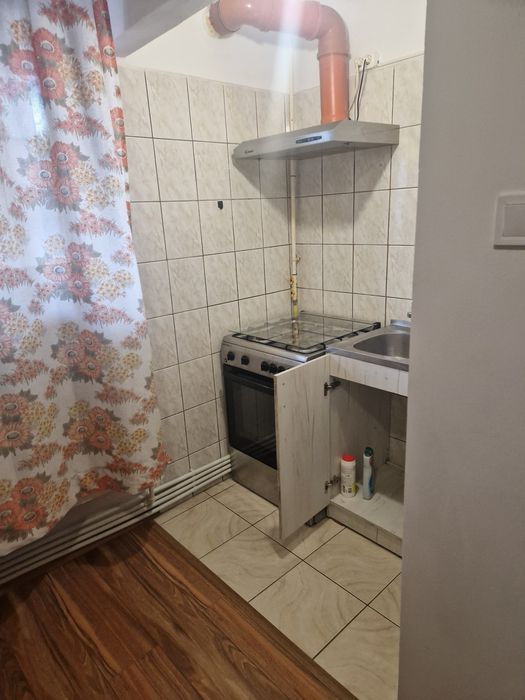 Inchiriez apartament