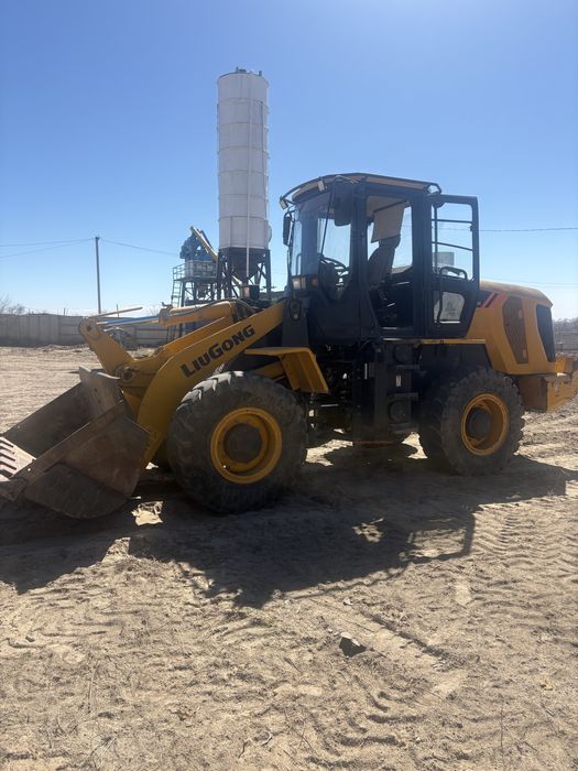 Экскаватор-погрузчик CAT