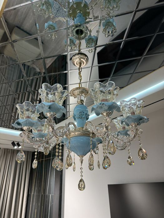 Продам новую люстру