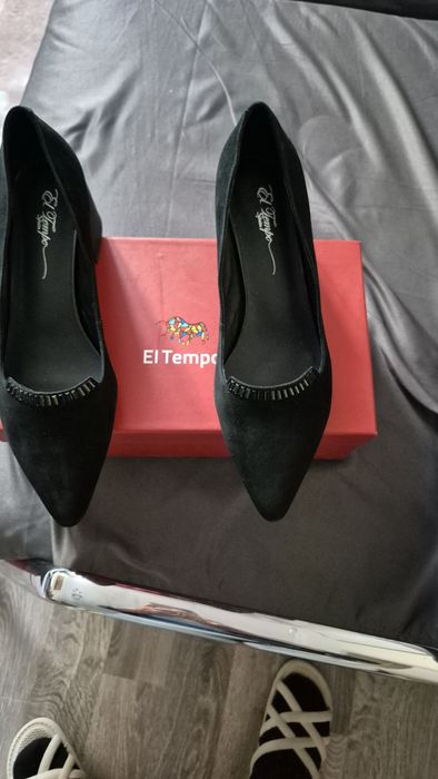 Продам туфли 39 размер EI Tempo