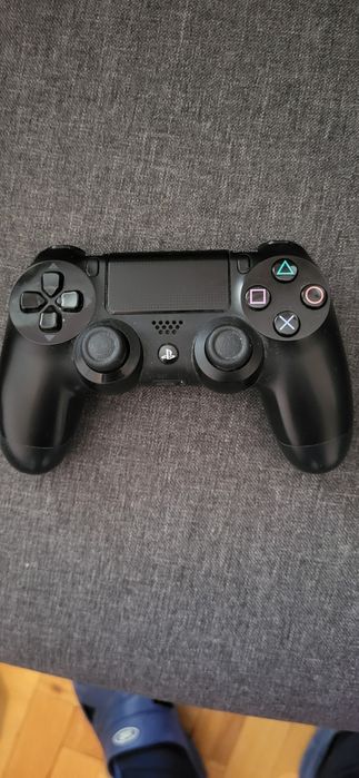 Продавам playstation 4 ps 4