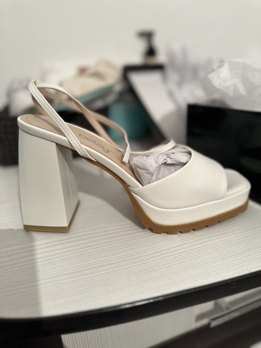 Разгрузка гардероба бу и новые вещи и обуви