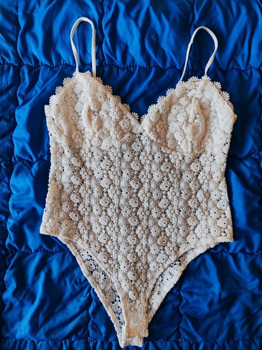 Бяло дантелено боди H&M