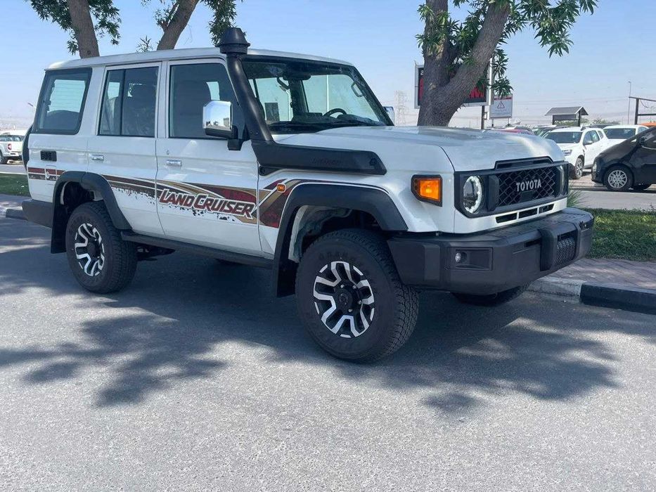 Toyota Land Cruiser 76 LX 4WD